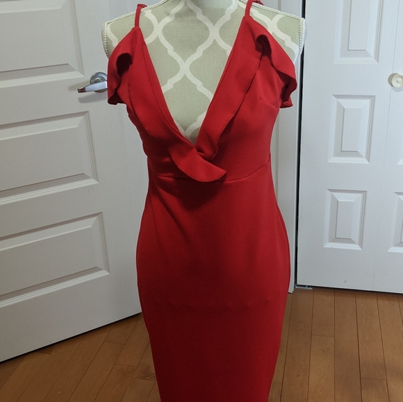 Red dress - Picture 3 of 3